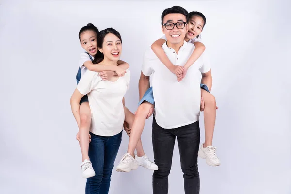 Ritratto Famiglia Asiatica Sfondo Bianco — Foto Stock