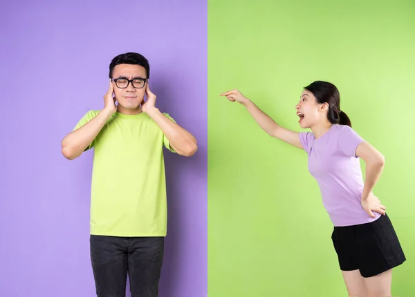 Jong Aziatisch Paar Ruzie Met Elkaar Lange Afstand Liefde Concept — Stockfoto