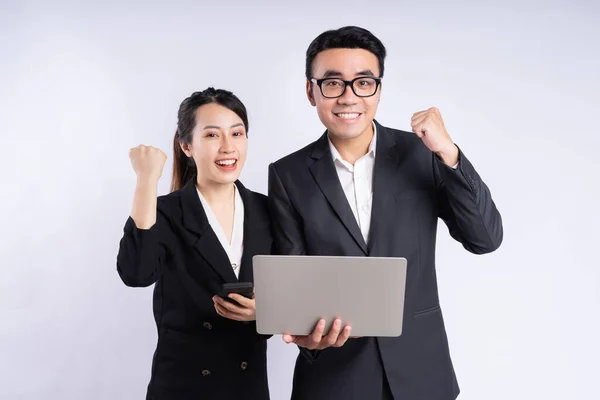 Empresário Asiático Mulher Negócios Usando Laptop Fundo Branco — Fotografia de Stock