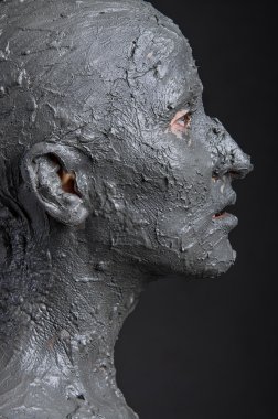 Tanışmanıistediğim kadın ıslak kil. Kaplıca tedavisi.