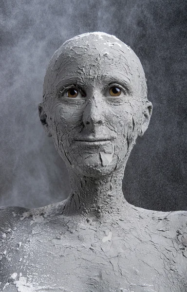 Posągowa kobieta w glinie. Leczenie uzdrowiskowe — Zdjęcie stockowe