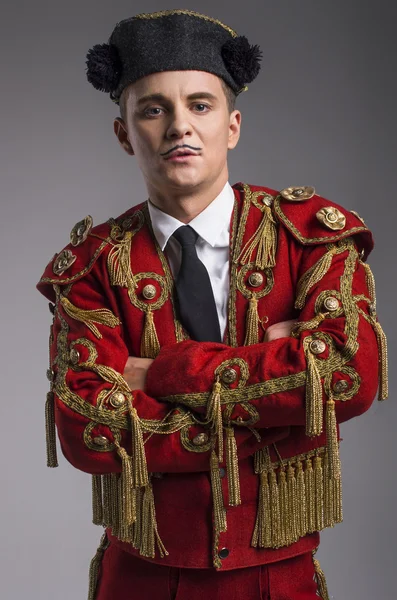 Estúdio tiro de homem vestido de espanhol matador — Fotografia de Stock