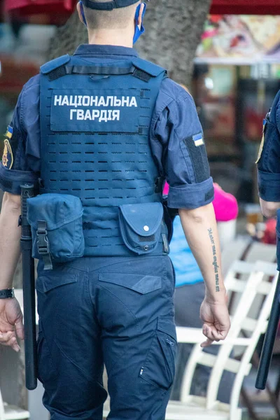 Policía Con Tatuaje Brazo Ucrania Odessa 2020 Foto — Foto de Stock