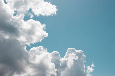Gökyüzündeki bulutlar