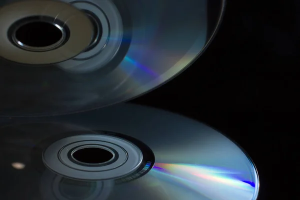 Compact Discs Auf Schwarzem Hintergrund — Stockfoto