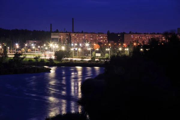 Flod Utkanten Staden Östeuropa Kvällen — Stockfoto