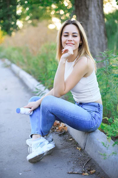 Young Woman Sitting Curb Alley Park Holding White Bottle Her — Stock Photo, Image