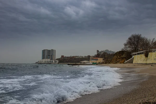 Mer Dans Grande Ville Avant Tempête — Photo