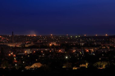 Doğu Avrupa 'da bir gece şehrinin manzarası