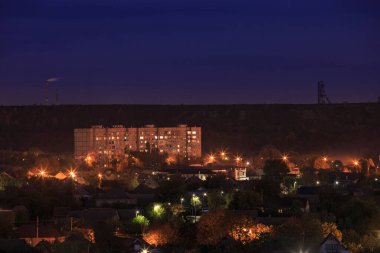 Doğu Avrupa 'da bir gece şehrinin manzarası