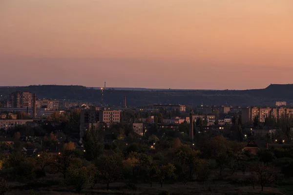 Die Stadt Mit Laternen Der Bergregion Mit Sonnenuntergang Oder Morgenhimmel — Stockfoto