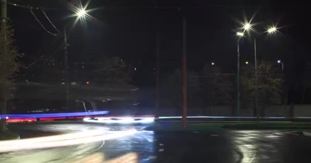 Včasná Noční Křižovatka Dlouhým Expozičním Pouličním Osvětlením — Stock video