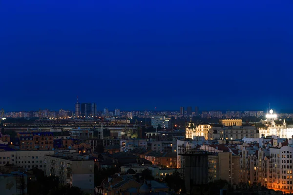 Det Urbana Landskapet Metropolen Natten Byggnader Olika Höjder Och Ändamål — Stockfoto