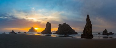 Bandon sahilde günbatımı panorama