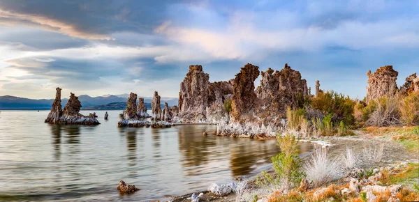 Sunrise in het Mono lake — Stockfoto