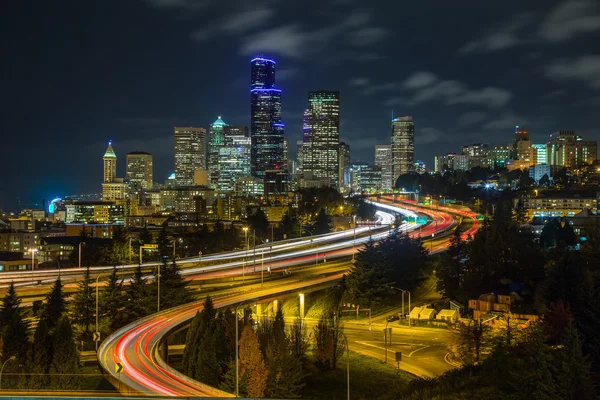 Downtown Seattle skyline på natten — Stockfoto