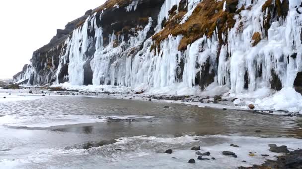 Bevroren waterval in IJsland — Stockvideo