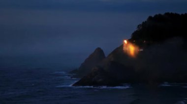 Heceta kafa feneri alacakaranlıkta