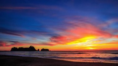 Denizin üzerinde gün batımı