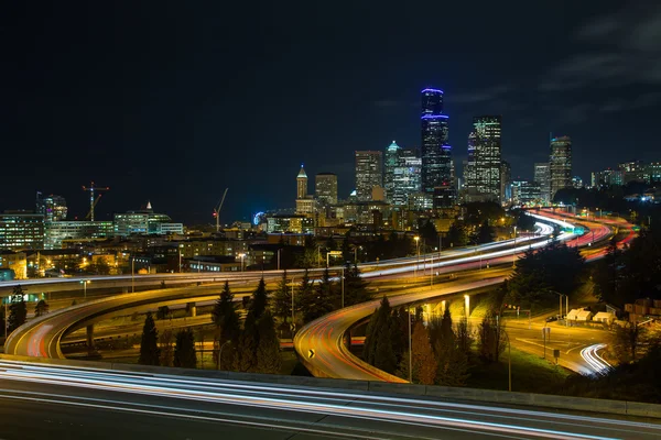 Downtown Seattle skyline på natten — Stockfoto