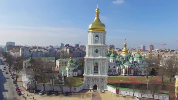 Cattedrale di Santa Sofia vista aerea in primavera . — Video Stock