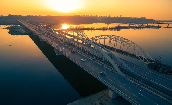 Darnitskiy puente al atardecer — Foto de Stock
