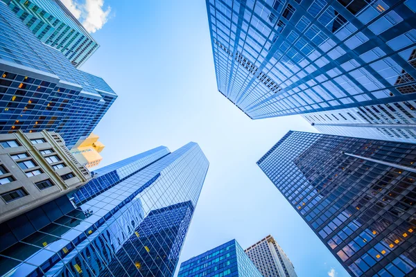 Up view in financial district — Stock Photo, Image