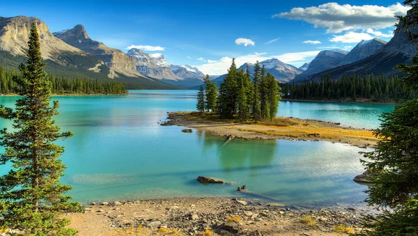 Spirit Isalnd nel lago di Maligne Fotografia Stock