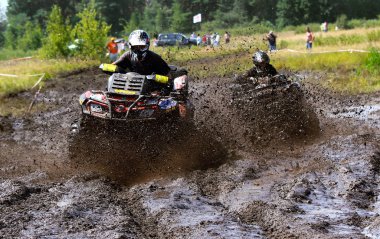 Off-Road üzerinde Atv yarış