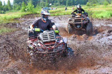 Off-Road üzerinde Atv yarış