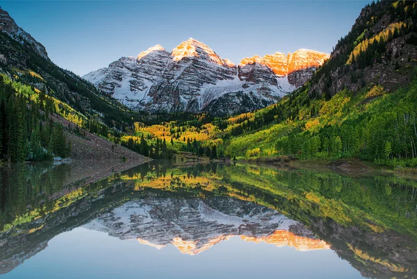 Kastanjebruine klokken lake — Stockfoto