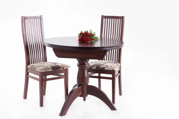 Uma mesa com cadeiras — Fotografia de Stock