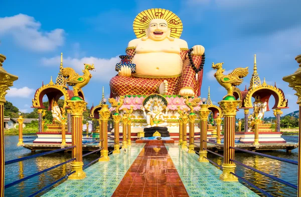 Buda sorridente da estátua da riqueza — Fotografia de Stock