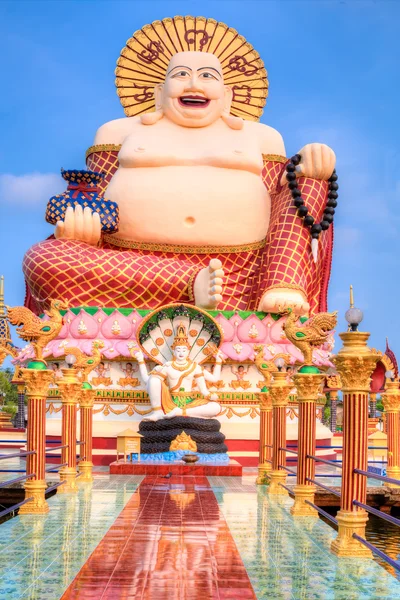 Statue souriante de Bouddha de richesse — Photo