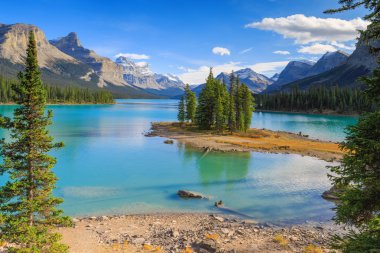 Ruh Isalnd Maligne göl