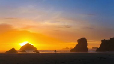 Pasifik kıyısında günbatımı