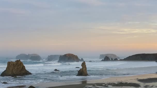 Surf en la costa del Pacífico — Vídeos de Stock