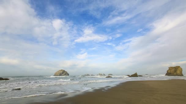 Surf en la costa del Pacífico — Vídeos de Stock