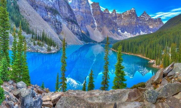 Moraine lake panorama — Stock Photo, Image