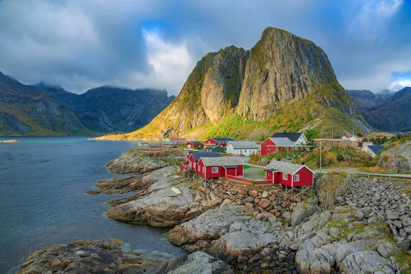 Reine halászati falu a sziget Lofoten, Norvégia — Stock Fotó