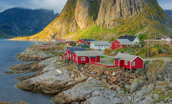 ロフォーテン諸島、ノルウェーのレーヌ漁村 — ストック写真