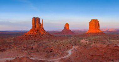 Monument Valley gün batımında