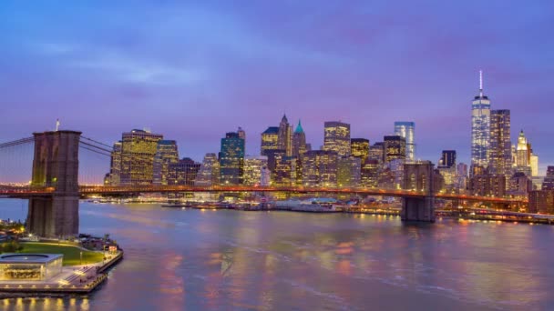 Brooklyn Köprüsü gece görünümü — Stok video