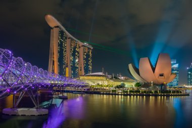 DNA Köprüsü ve Marina Bay Sands geceleri
