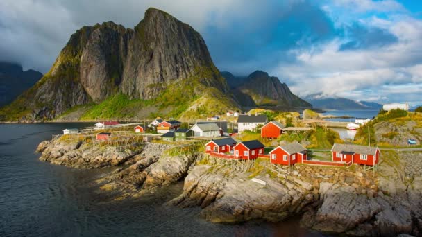 Reine fiskeby i Lofotens öar, Norge — Stockvideo