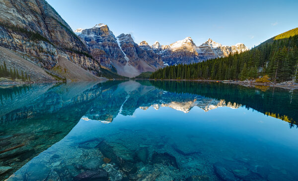 Sunrise at Moraine lake