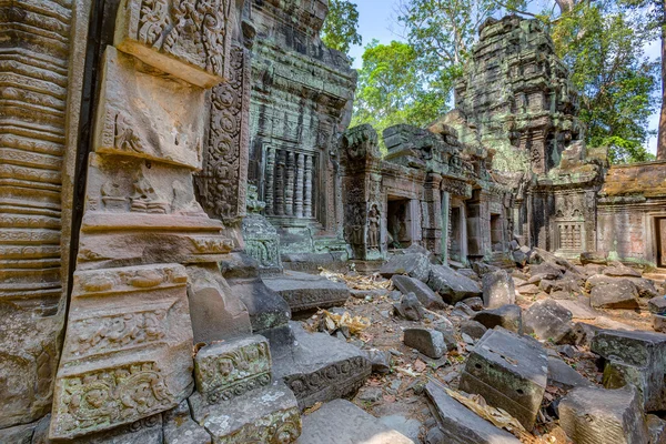 De ruïnes van de oude tempel Ta Som vernietigd door bomen in Angkor complexe — Stockfoto