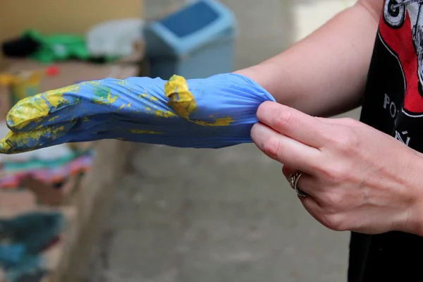 Bahçedeki temizlik işleri.