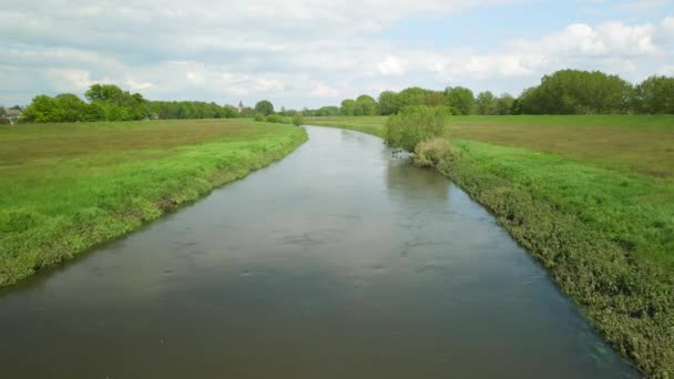 Flug Durch Eine Flusslandschaft — Stockvideo