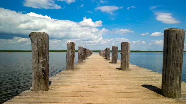 Jetty at the lake on a summer day — Stock Photo, Image